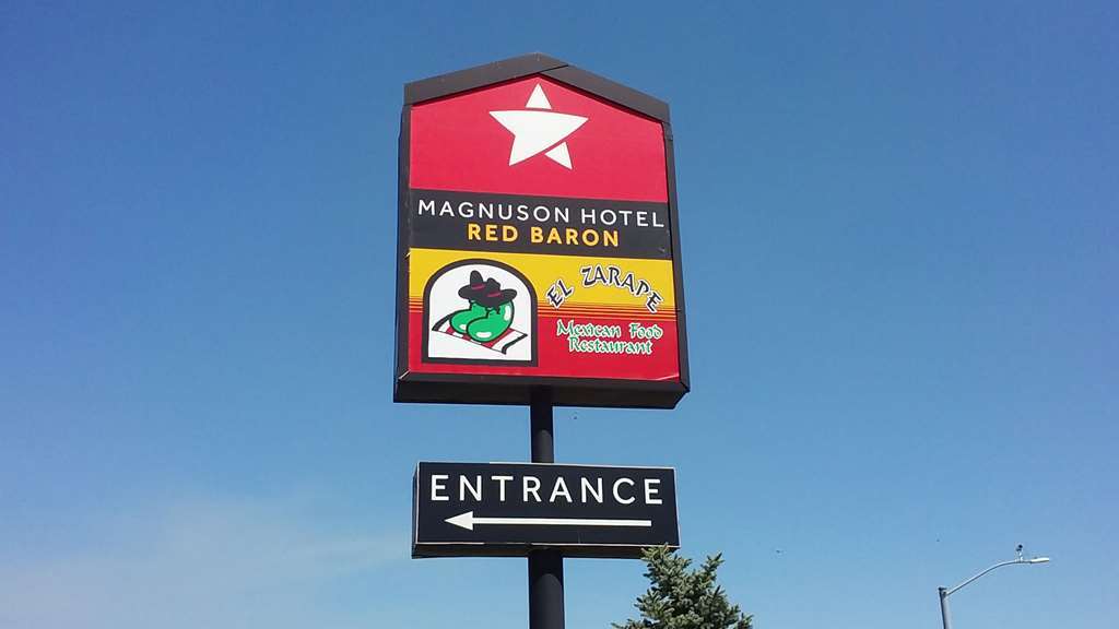 Magnuson Hotel Red Baron Garden City Exterior photo